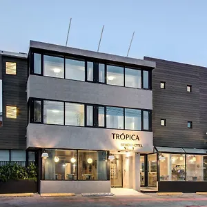 tropica-beach-hotel.comcaribbean.com/